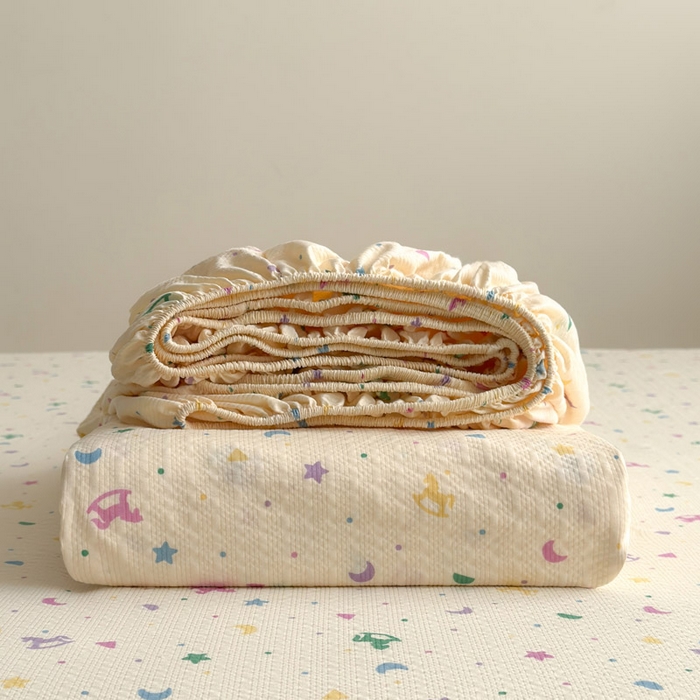 91家纺网 家纺一手货源 找家纺 贝扬思家纺 2026新款高克重泡芙纱印花款单床笠床笠单件-浅糯 CL浅糯-摇摇木马