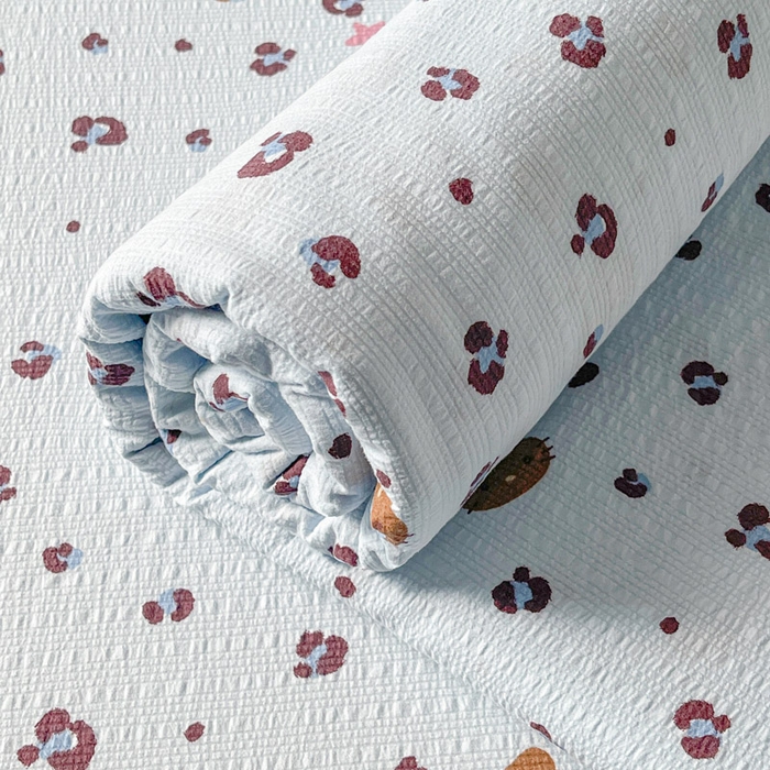 91家纺网 家纺一手货源 找家纺 贝扬思家纺 2026新款高克重泡芙纱印花款单床单-软糖 CD软糖-豹纹咪星蓝