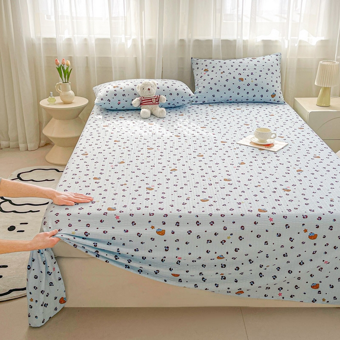 91家纺网 家纺一手货源 找家纺 贝扬思家纺 2026新款高克重泡芙纱印花款单床单-软糖 CD软糖-豹纹咪星蓝