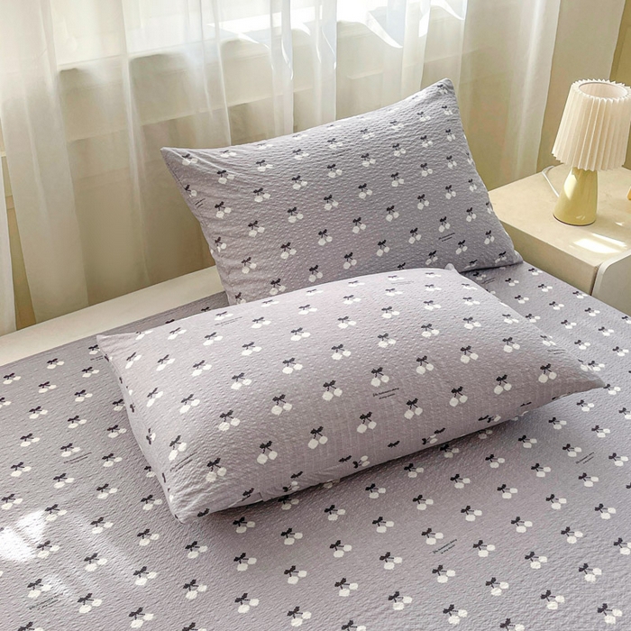 91家纺网 家纺一手货源 找家纺 贝扬思家纺 2026新款高克重泡芙纱印花款单床单-软糖 CD软糖-灰樱桃