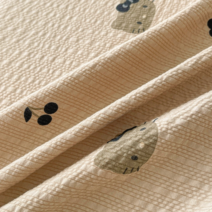 91家纺网 家纺一手货源 找家纺 贝扬思家纺 2026新款高克重泡芙纱印花款单床单-软糖 CD软糖-咖啡小猫