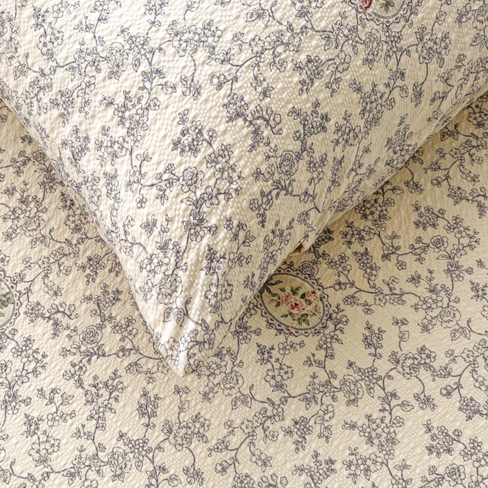 91家纺网 家纺一手货源 找家纺 贝扬思家纺 2026新款高克重泡芙纱印花款单床单-软糖 CD软糖-蕾丝花匣