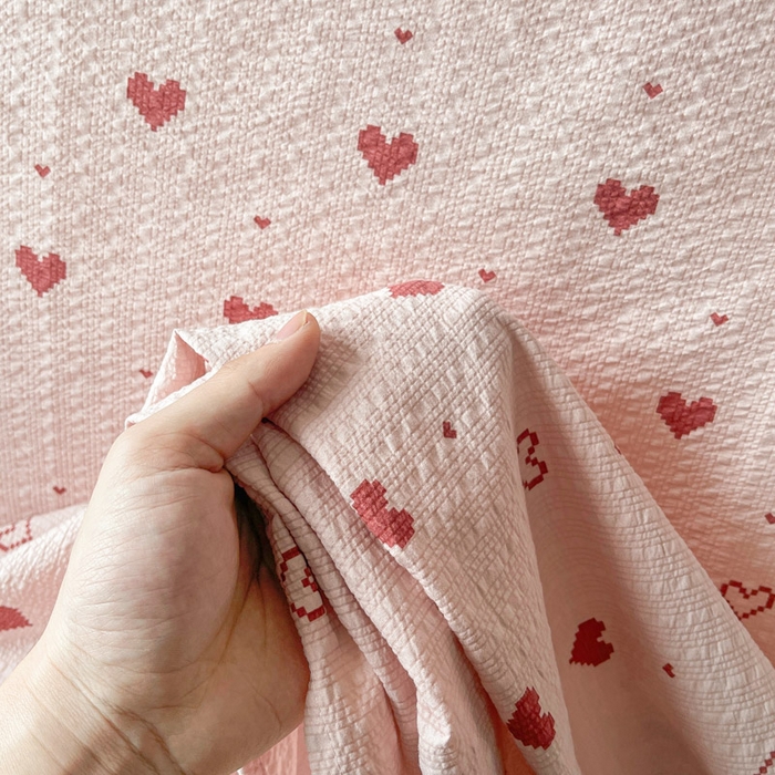 91家纺网 家纺一手货源 找家纺 贝扬思家纺 2026新款高克重泡芙纱印花款单床单-软糖 CD软糖-朦胧粉心