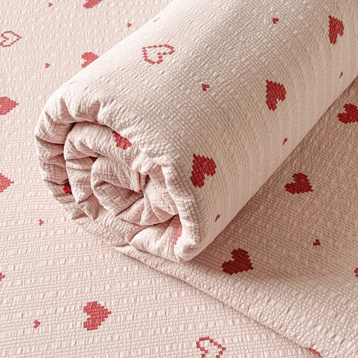 91家纺网 家纺一手货源 找家纺 贝扬思家纺 2026新款高克重泡芙纱印花款单床单-软糖 CD软糖-朦胧粉心