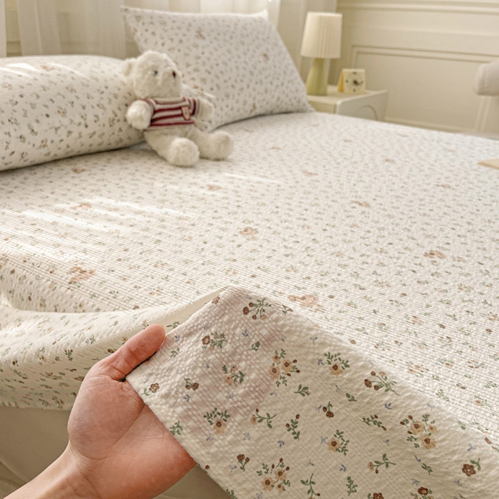 91家纺网 家纺一手货源 找家纺 贝扬思家纺 2026新款高克重泡芙纱印花款单床单-软糖 CD软糖-木马小花团