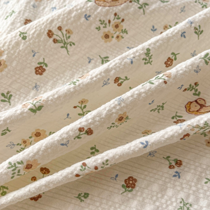 91家纺网 家纺一手货源 找家纺 贝扬思家纺 2026新款高克重泡芙纱印花款单床单-软糖 CD软糖-木马小花团