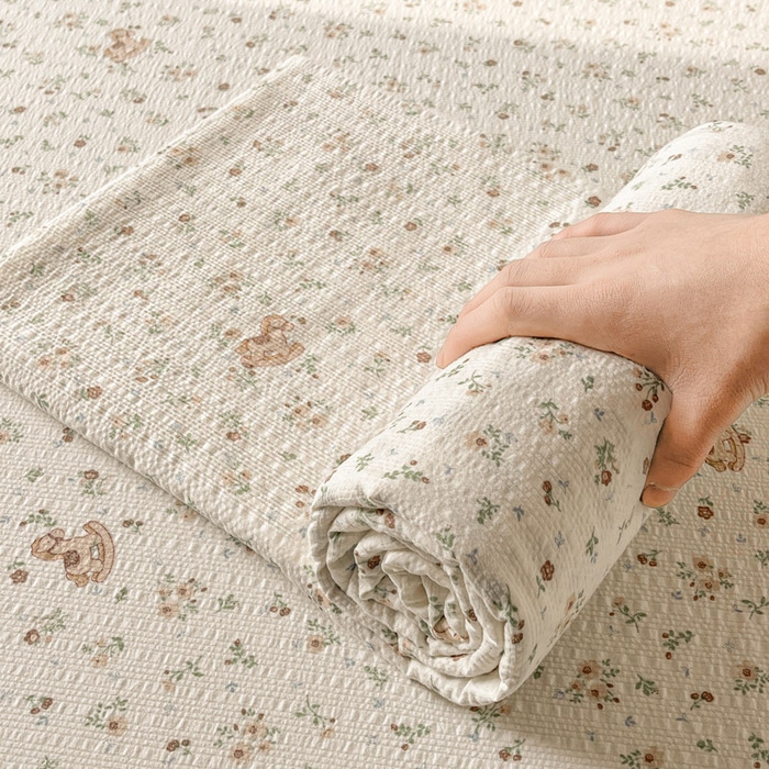 91家纺网 家纺一手货源 找家纺 贝扬思家纺 2026新款高克重泡芙纱印花款单床单-软糖 CD软糖-木马小花团