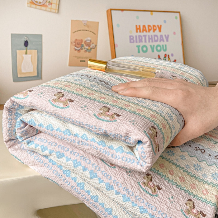 贝扬思家纺 2026新款高克重泡芙纱印花款单床单-软糖 CD软糖-甜心木马卷