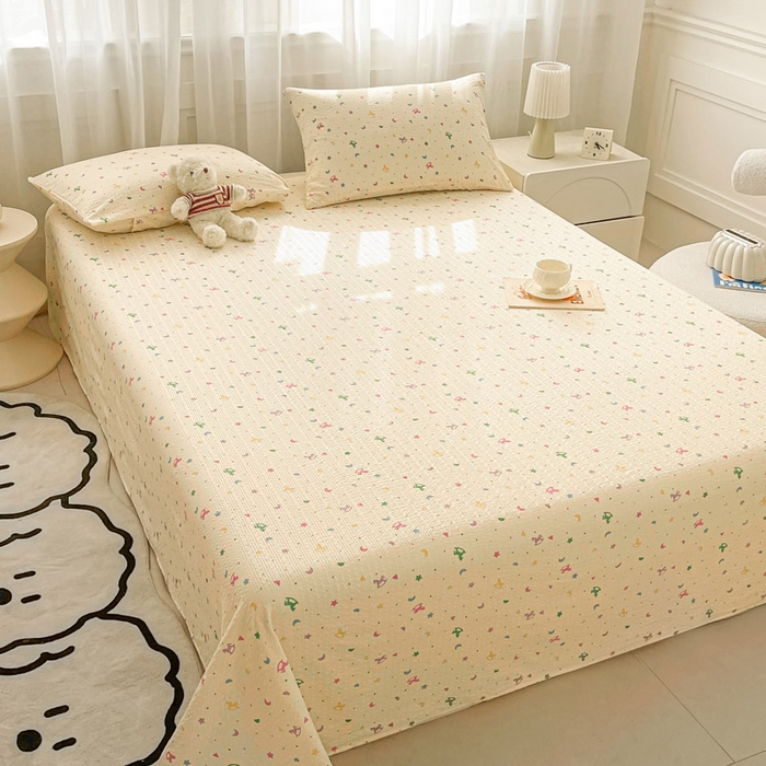 91家纺网 家纺一手货源 找家纺 贝扬思家纺 2026新款高克重泡芙纱印花款单床单-软糖 CD软糖-摇摇木马