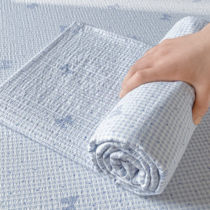 91家纺网 家纺一手货源 找家纺 贝扬思家纺 2026新款高克重泡芙纱印花款单床单-软糖 CD软糖-予诗蓝