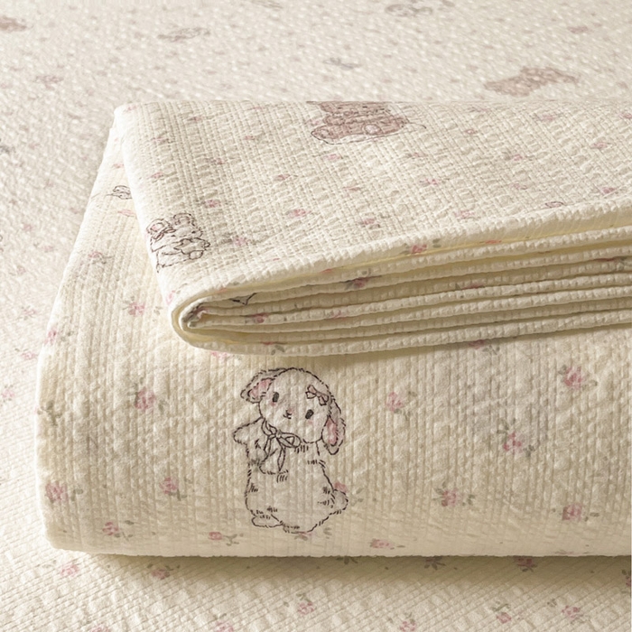 91家纺网 家纺一手货源 找家纺 贝扬思家纺 2026新款高克重泡芙纱印花款单床单-软糖 CD软糖-悦悦小兔