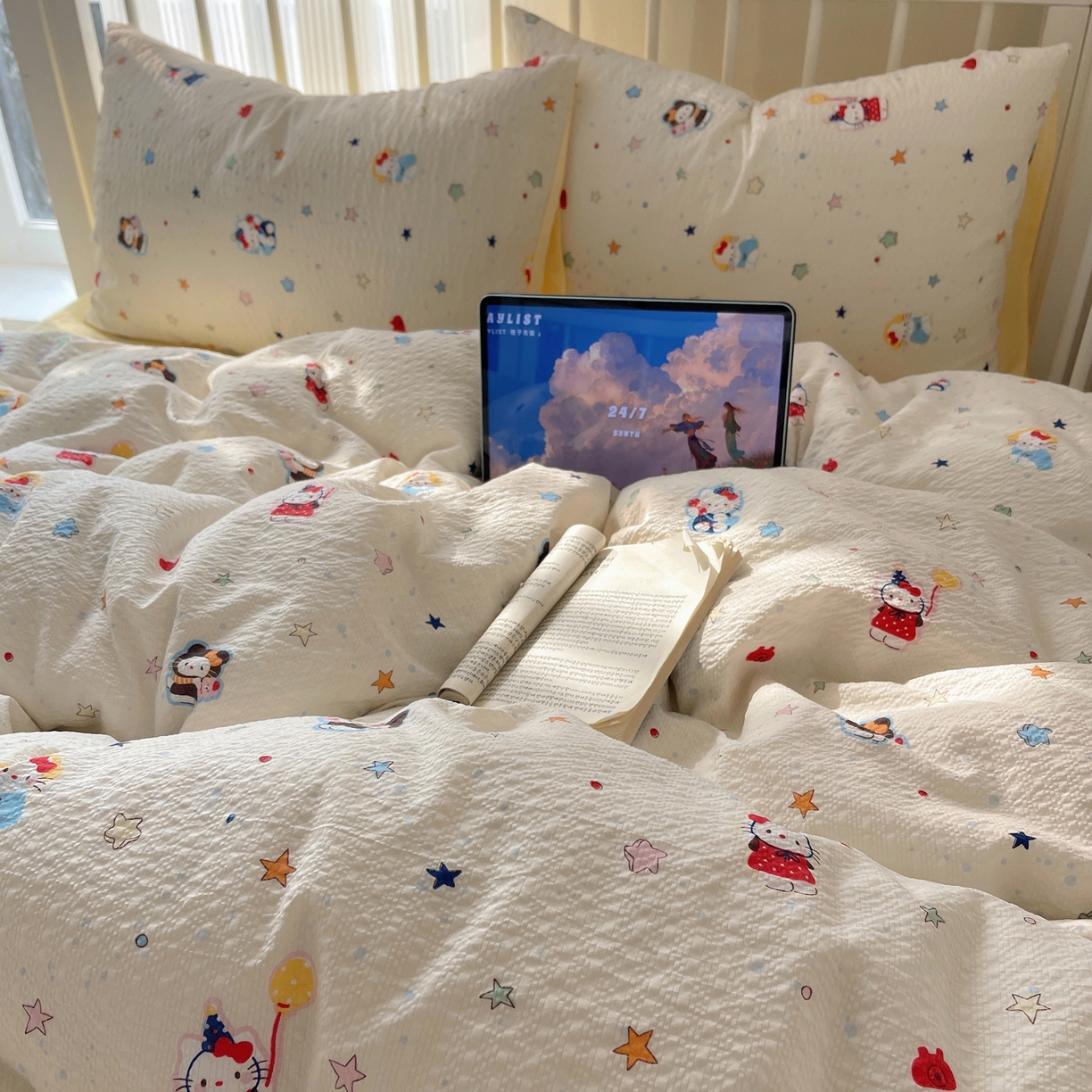 91家纺网 家纺一手货源 找家纺 贝扬思家纺 2026新款高品质A类泡芙纱-可爱猫猫系列普通款四件套（110g） 萌星奇遇