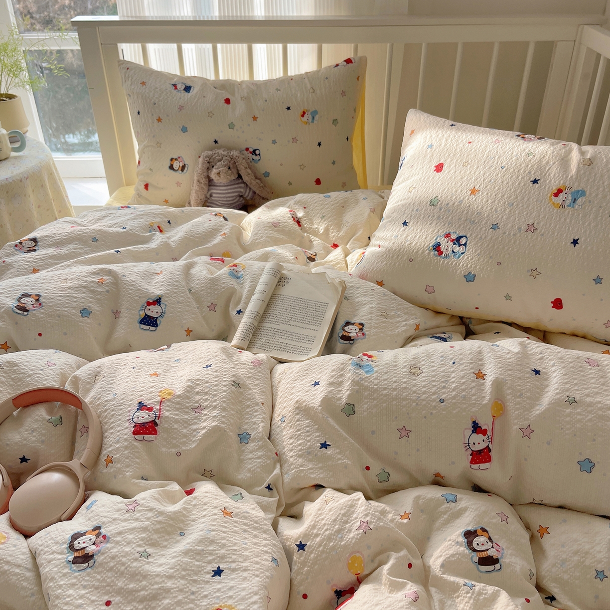 91家纺网 家纺一手货源 找家纺 贝扬思家纺 2026新款高品质A类泡芙纱-可爱猫猫系列普通款四件套（110g） 萌星奇遇