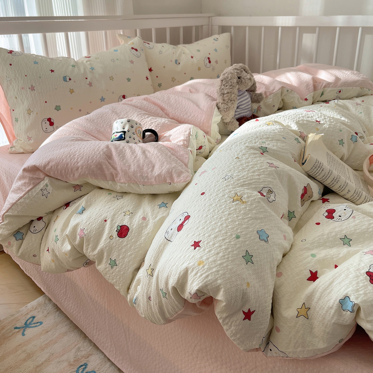 91家纺网 家纺一手货源 找家纺 贝扬思家纺 2026新款高品质A类泡芙纱-可爱猫猫系列普通款四件套（110g） 星芒凯蒂