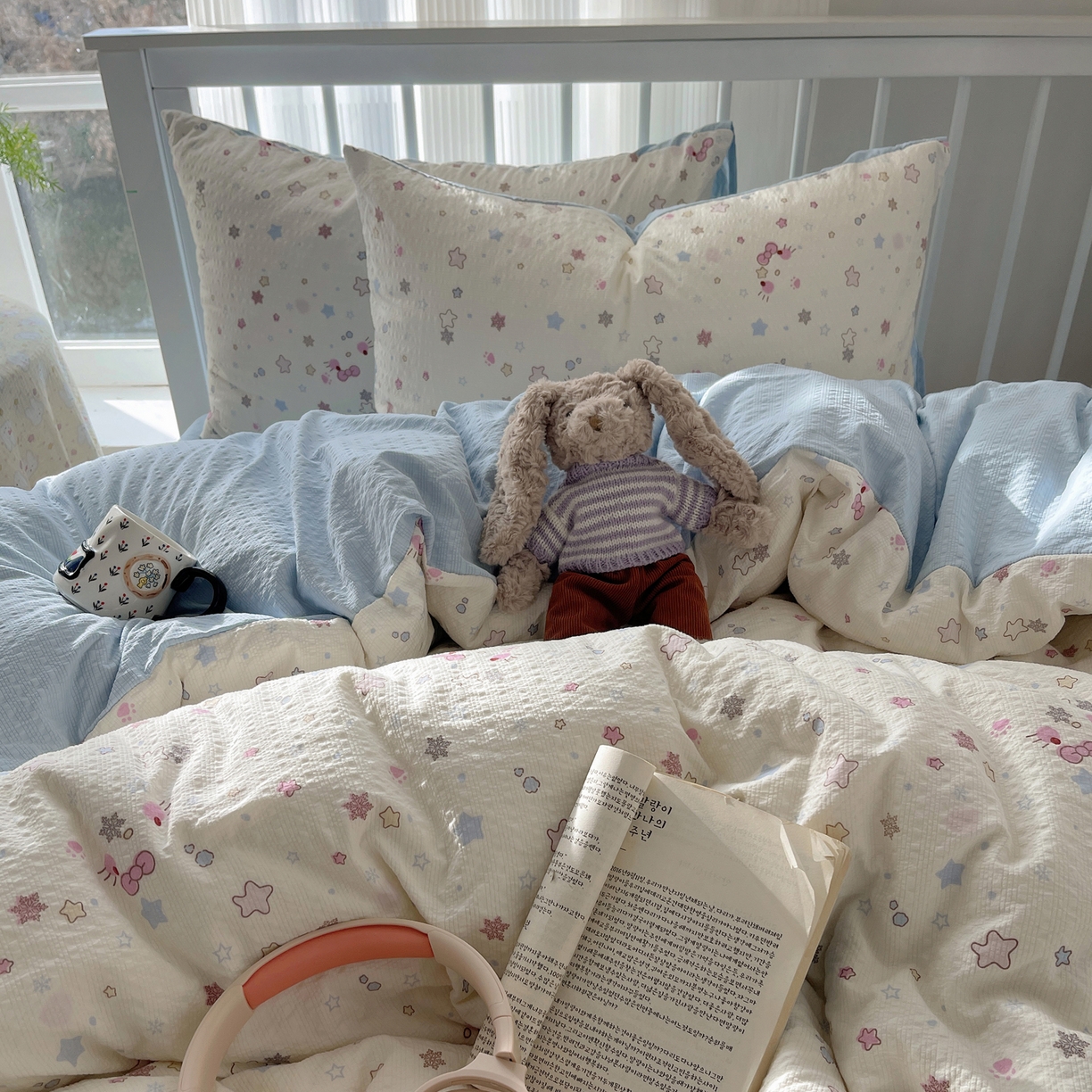 91家纺网 家纺一手货源 找家纺 贝扬思家纺 2026新款高品质A类泡芙纱-可爱猫猫系列普通款四件套（110g） 躲猫猫