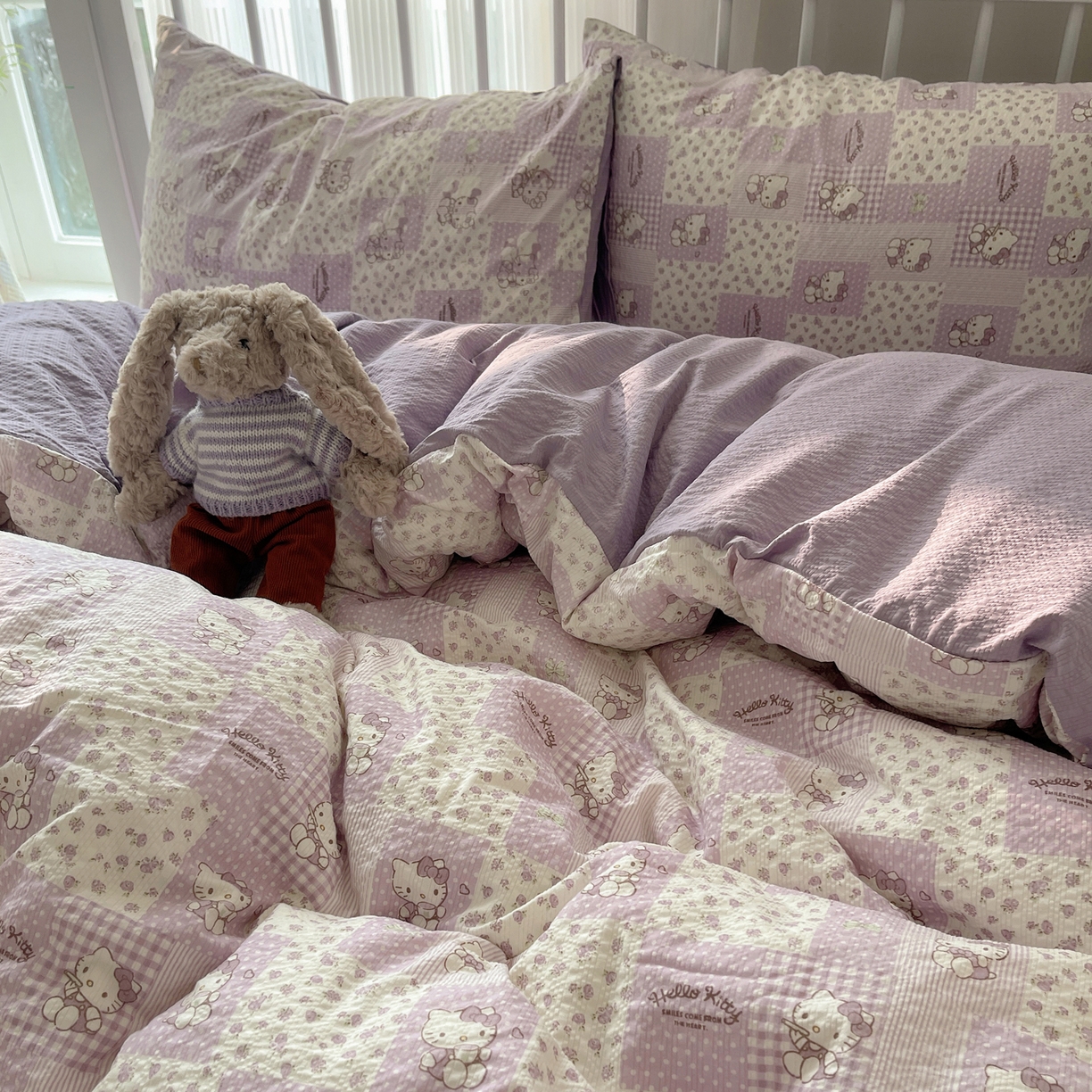 91家纺网 家纺一手货源 找家纺 贝扬思家纺 2026新款高品质A类泡芙纱-可爱猫猫系列普通款四件套（110g） 软紫格猫