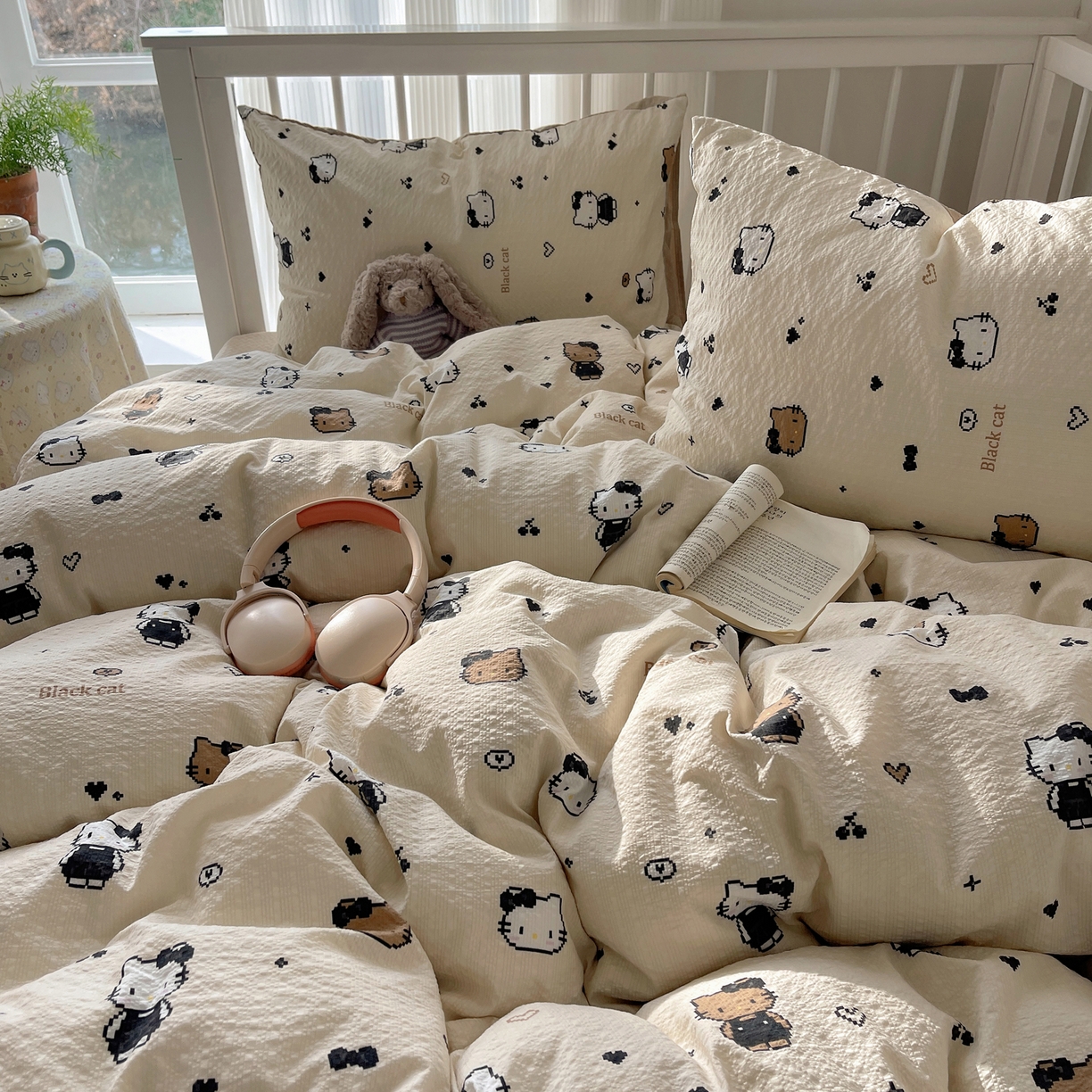 91家纺网 家纺一手货源 找家纺 贝扬思家纺 2026新款高品质A类泡芙纱-可爱猫猫系列普通款四件套（110g） 奥利奥小猫