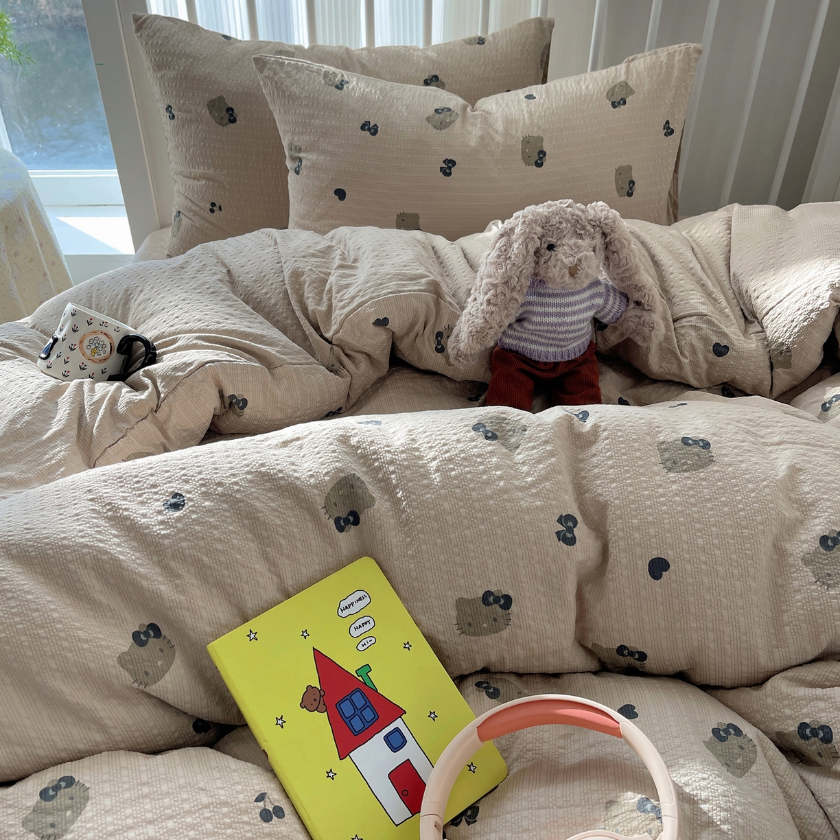 91家纺网 家纺一手货源 找家纺 贝扬思家纺 2026新款高品质A类泡芙纱-可爱猫猫系列普通款四件套（110g） 咖啡小猫