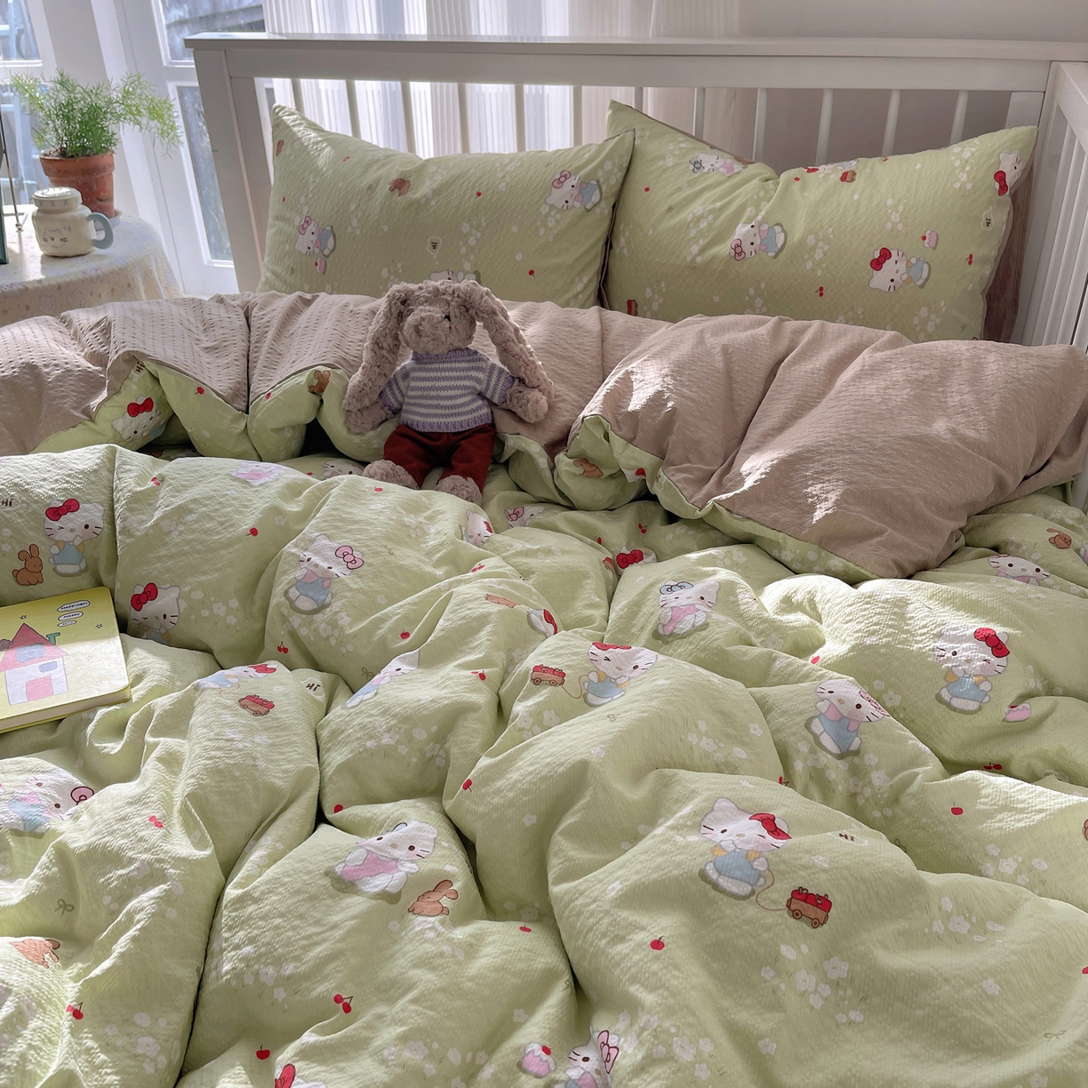 91家纺网 家纺一手货源 找家纺 贝扬思家纺 2026新款高品质A类泡芙纱-可爱猫猫系列普通款四件套（110g） 小猫拉车