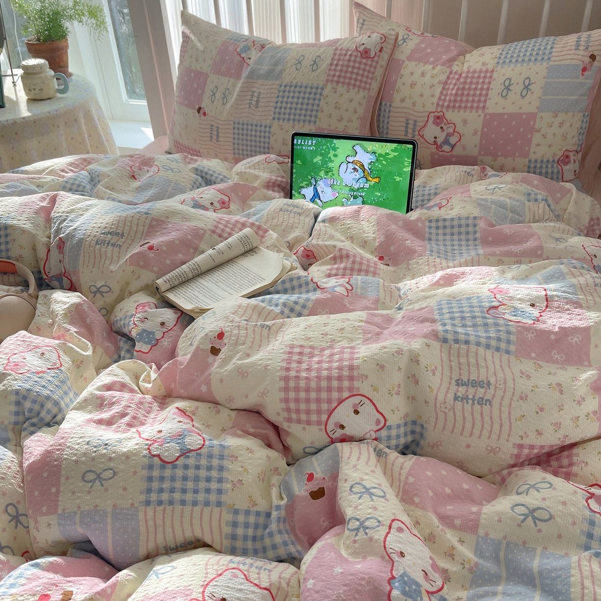 91家纺网 家纺一手货源 找家纺 贝扬思家纺 2026新款高品质A类泡芙纱-可爱猫猫系列普通款四件套（110g） 甜喵块块