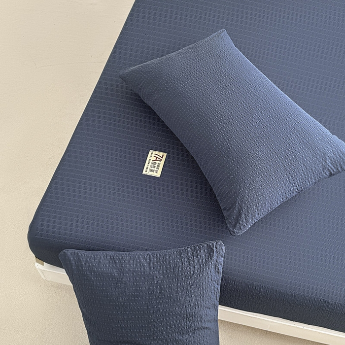 91家纺网 家纺一手货源 找家纺 贝扬思家纺 2026新款高品质A类泡芙纱纯色单床笠系列-110g CL-深蓝