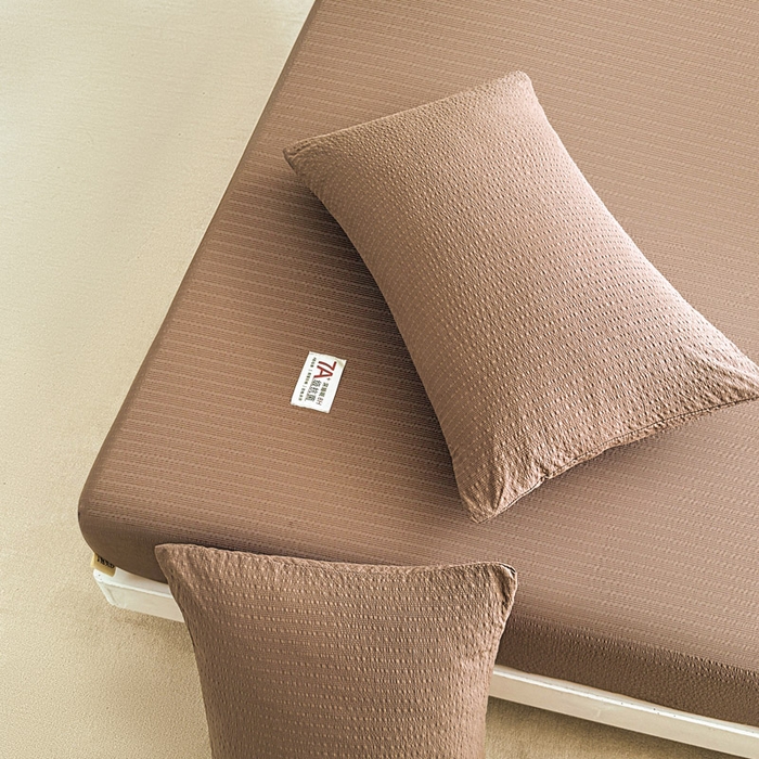 91家纺网 家纺一手货源 找家纺 贝扬思家纺 2026新款高品质A类泡芙纱纯色单床笠系列-110g CL-深咖