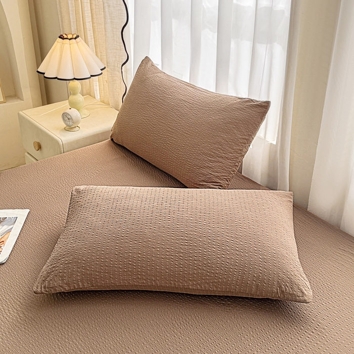 91家纺网 家纺一手货源 找家纺 贝扬思家纺 2026新款高品质A类泡芙纱纯色单床笠系列-110g CL-深咖