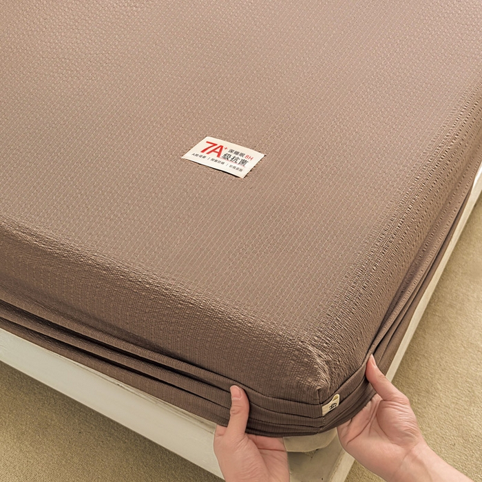 91家纺网 家纺一手货源 找家纺 贝扬思家纺 2026新款高品质A类泡芙纱纯色单床笠系列-110g CL-深咖
