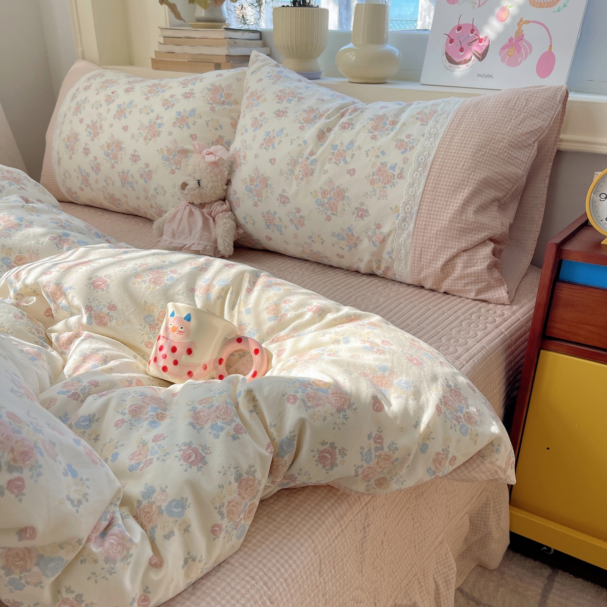 花漾家居 2026新款小红书爆款小清新格子双拼刺绣小花边古法水洗棉四件套 花信子