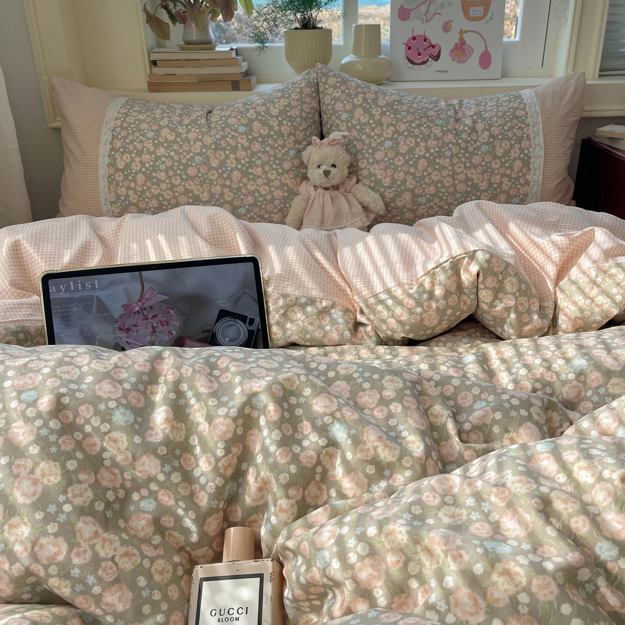 91家纺网 家纺一手货源 找家纺 花漾家居 2026新款小红书爆款小清新格子双拼刺绣小花边古法水洗棉四件套 玫瑰星云