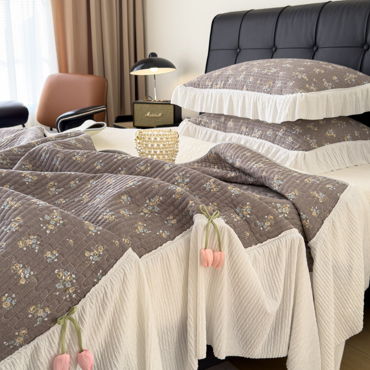 91家纺网 家纺一手货源 找家纺 花漾家居 2026新款雪尼尔雪纺蕾丝大花边床盖单品床盖单件三件套 春樱