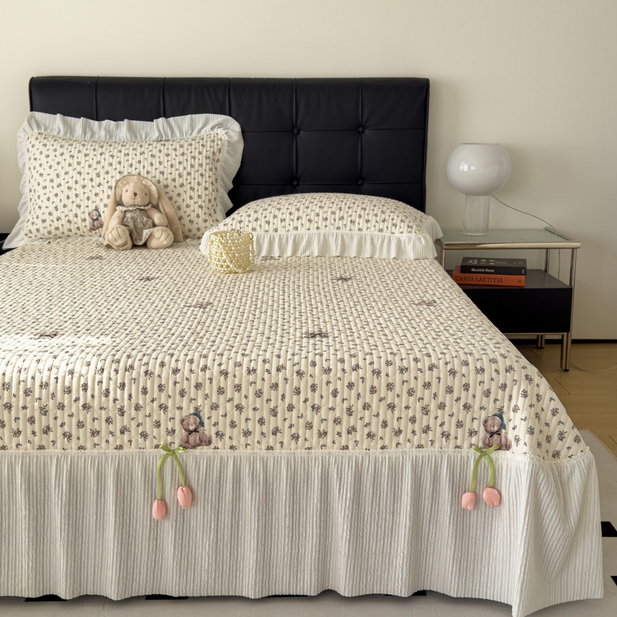 91家纺网 家纺一手货源 找家纺 花漾家居 2026新款雪尼尔雪纺蕾丝大花边床盖单品床盖单件三件套 花语小熊