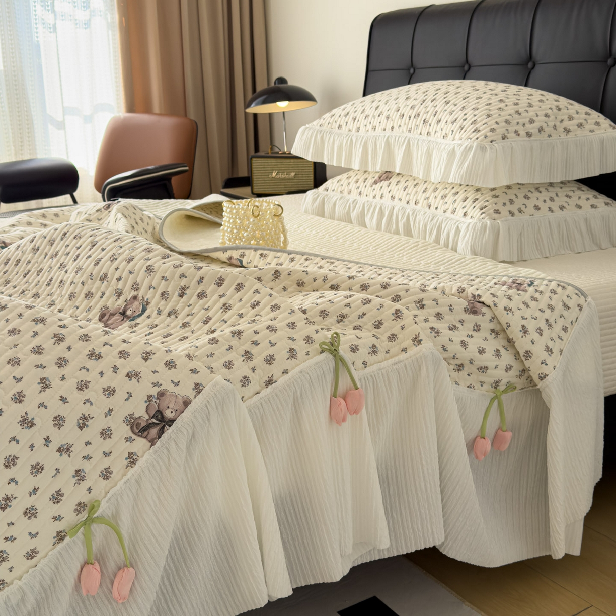 91家纺网 家纺一手货源 找家纺 花漾家居 2026新款雪尼尔雪纺蕾丝大花边床盖单品床盖单件三件套 花语小熊