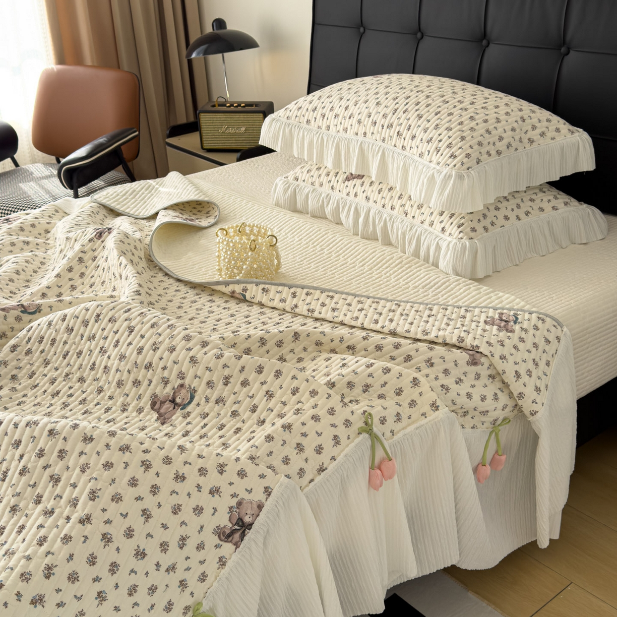 91家纺网 家纺一手货源 找家纺 花漾家居 2026新款雪尼尔雪纺蕾丝大花边床盖单品床盖单件三件套 花语小熊