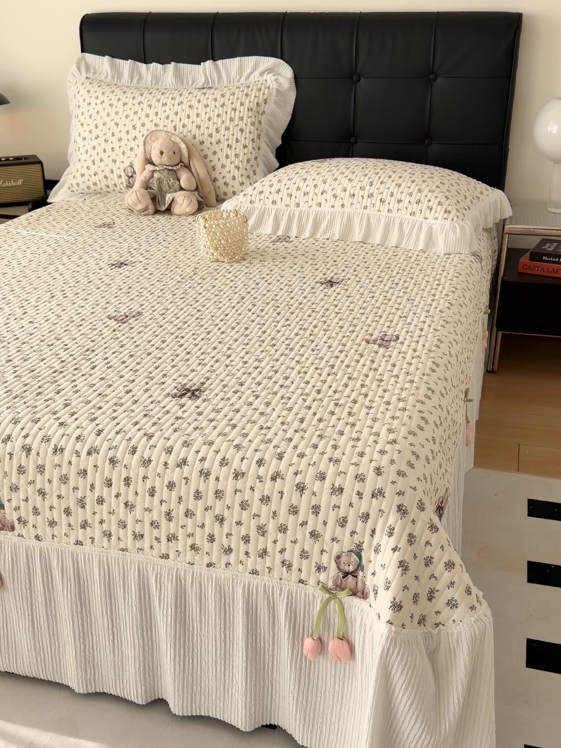 91家纺网 家纺一手货源 找家纺 花漾家居 2026新款雪尼尔雪纺蕾丝大花边床盖单品床盖单件三件套 花语小熊