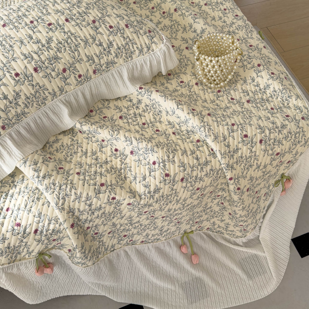 91家纺网 家纺一手货源 找家纺 花漾家居 2026新款雪尼尔雪纺蕾丝大花边床盖单品床盖单件三件套 连理枝