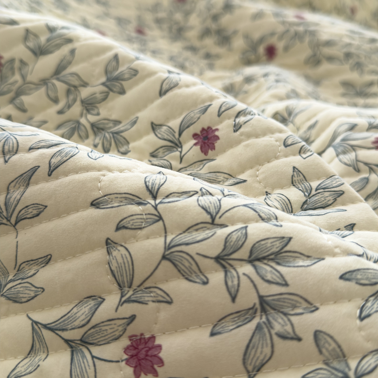 91家纺网 家纺一手货源 找家纺 花漾家居 2026新款雪尼尔雪纺蕾丝大花边床盖单品床盖单件三件套 连理枝