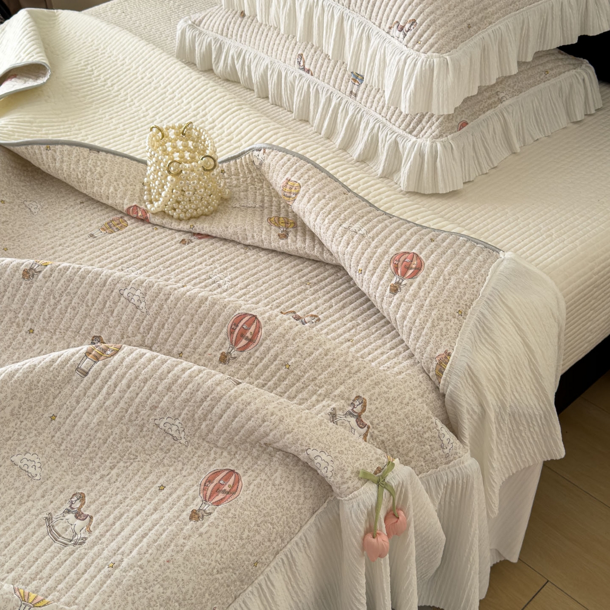 91家纺网 家纺一手货源 找家纺 花漾家居 2026新款雪尼尔雪纺蕾丝大花边床盖单品床盖单件三件套 热气球