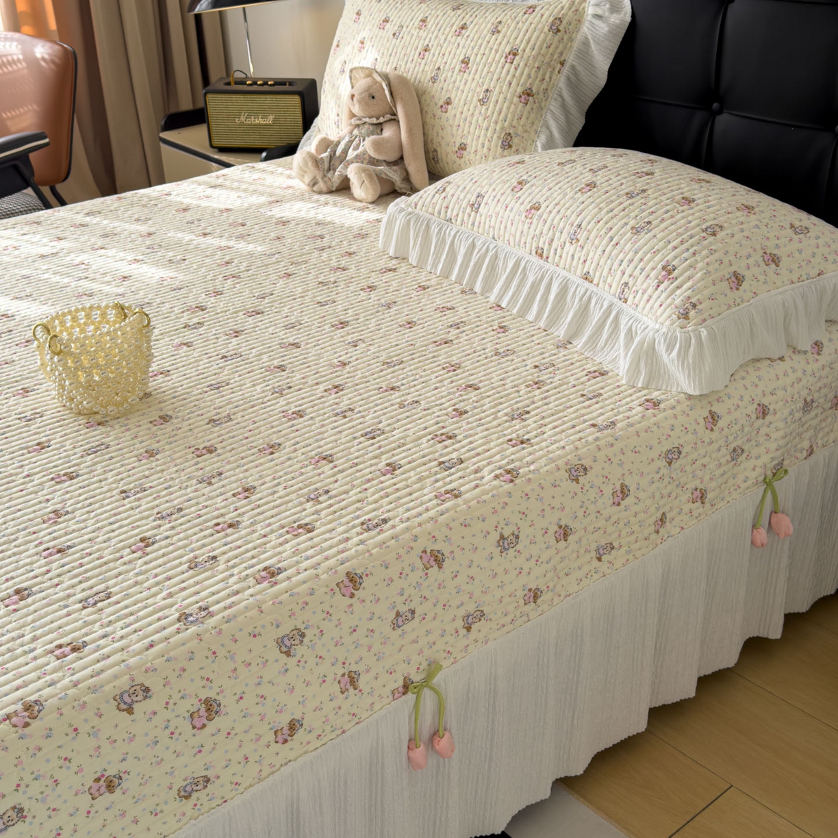 91家纺网 家纺一手货源 找家纺 花漾家居 2026新款雪尼尔雪纺蕾丝大花边床盖单品床盖单件三件套 甜心小狗