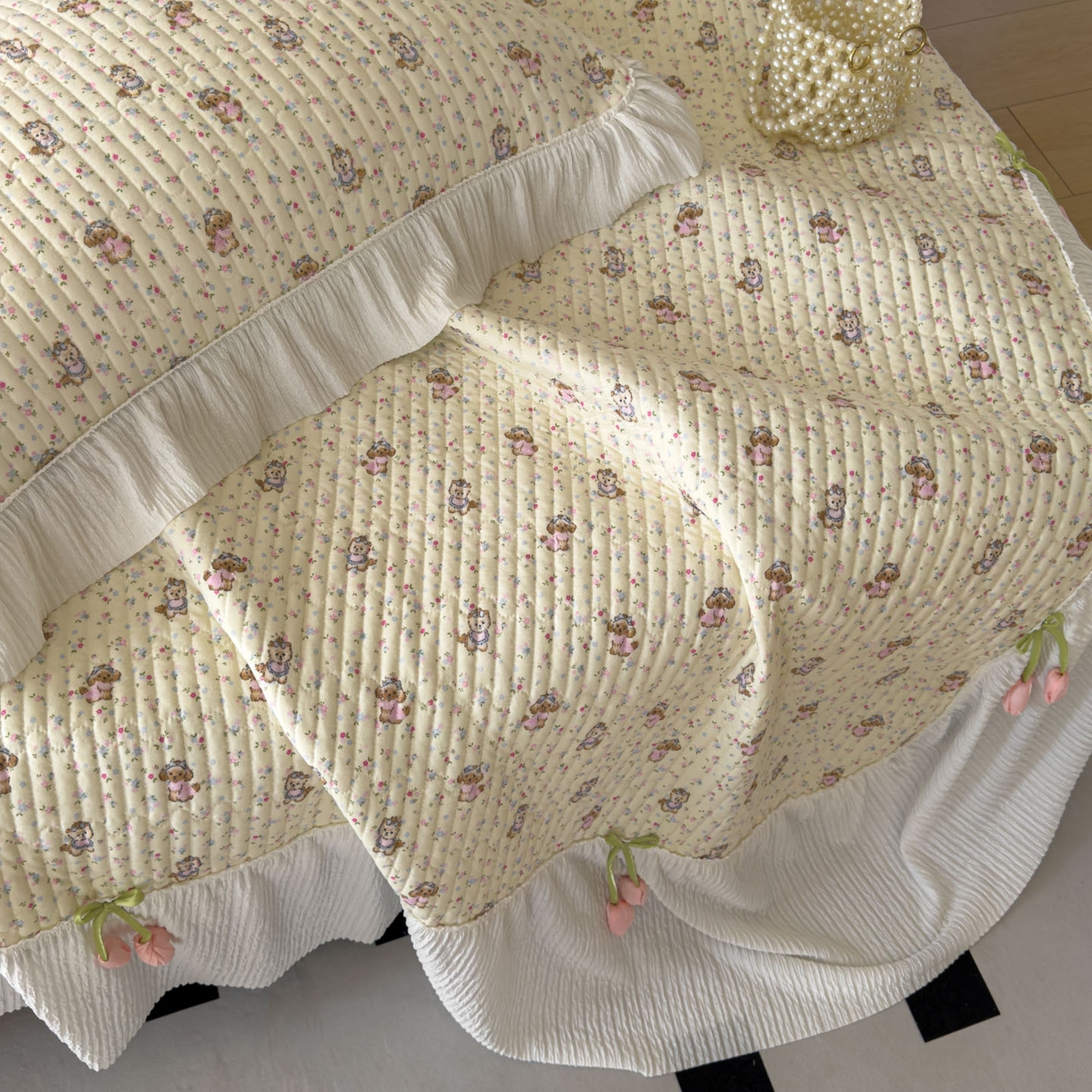 91家纺网 家纺一手货源 找家纺 花漾家居 2026新款雪尼尔雪纺蕾丝大花边床盖单品床盖单件三件套 甜心小狗