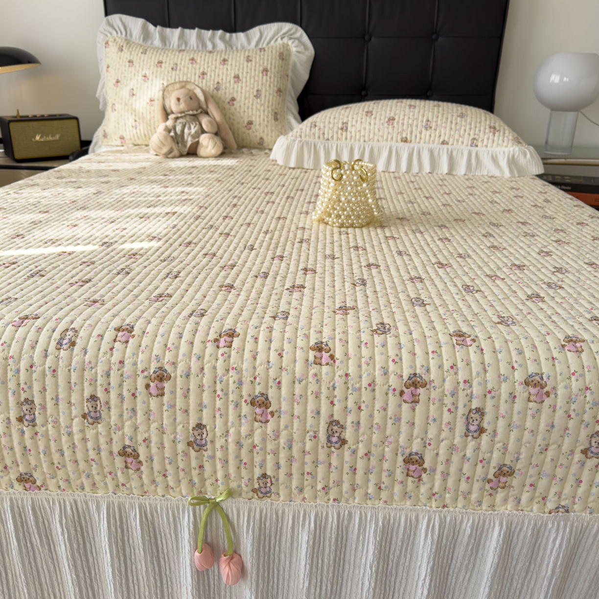 91家纺网 家纺一手货源 找家纺 花漾家居 2026新款雪尼尔雪纺蕾丝大花边床盖单品床盖单件三件套 甜心小狗