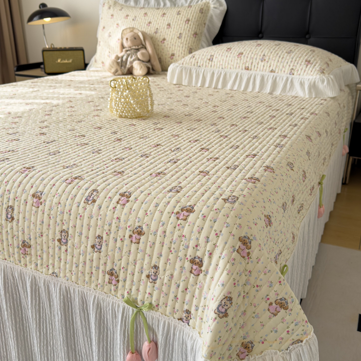 91家纺网 家纺一手货源 找家纺 花漾家居 2026新款雪尼尔雪纺蕾丝大花边床盖单品床盖单件三件套 甜心小狗