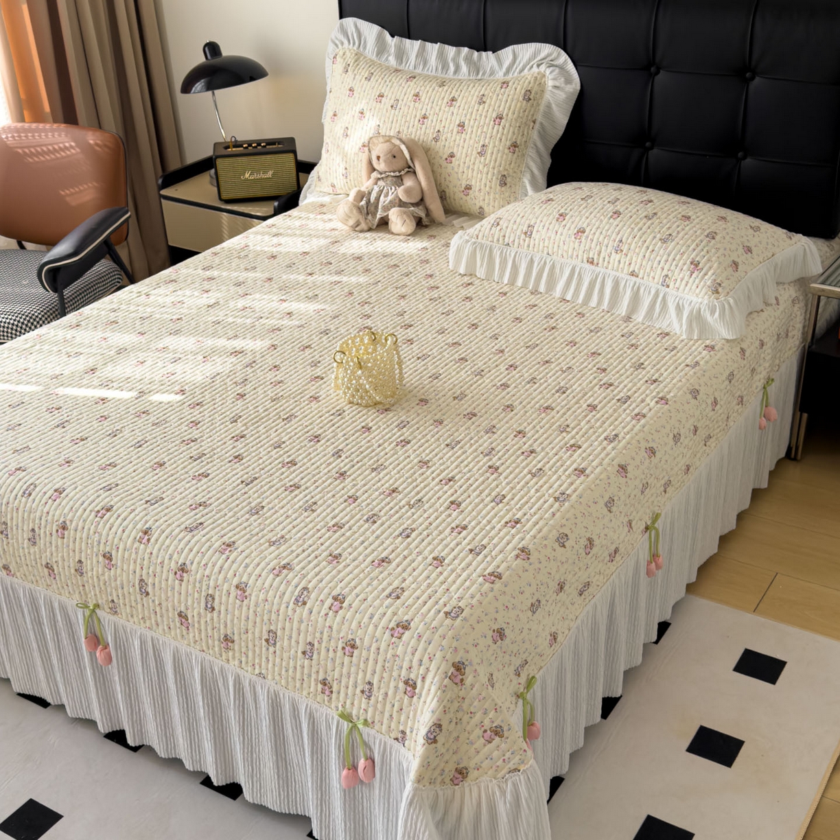 91家纺网 家纺一手货源 找家纺 花漾家居 2026新款雪尼尔雪纺蕾丝大花边床盖单品床盖单件三件套 甜心小狗