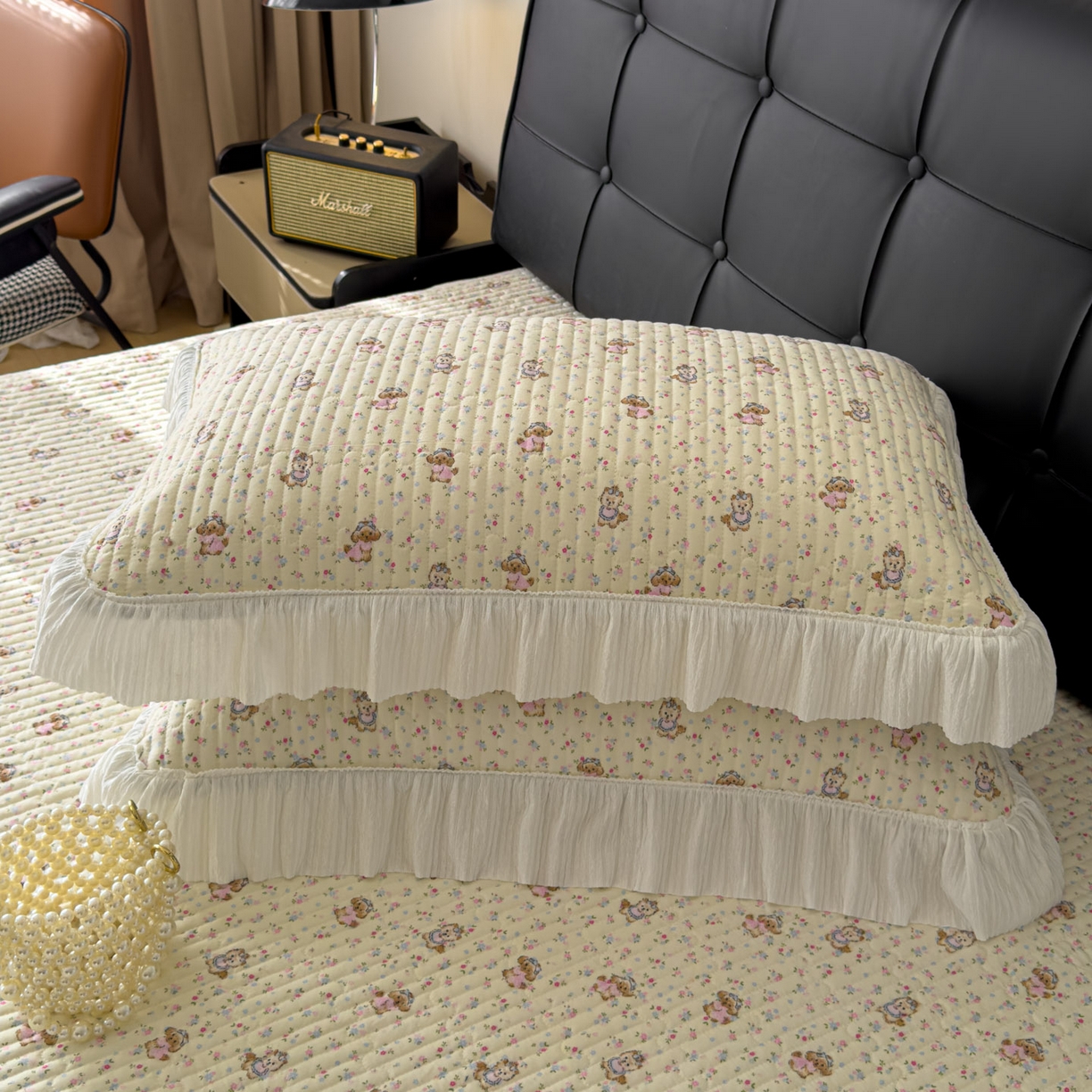 91家纺网 家纺一手货源 找家纺 花漾家居 2026新款雪尼尔雪纺蕾丝大花边床盖单品床盖单件三件套 甜心小狗