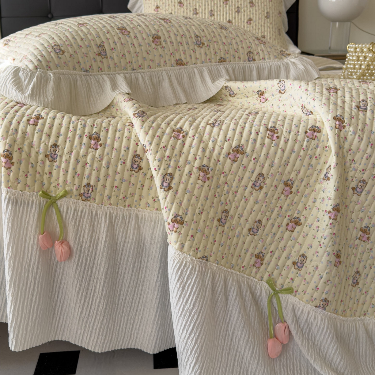 91家纺网 家纺一手货源 找家纺 花漾家居 2026新款雪尼尔雪纺蕾丝大花边床盖单品床盖单件三件套 甜心小狗