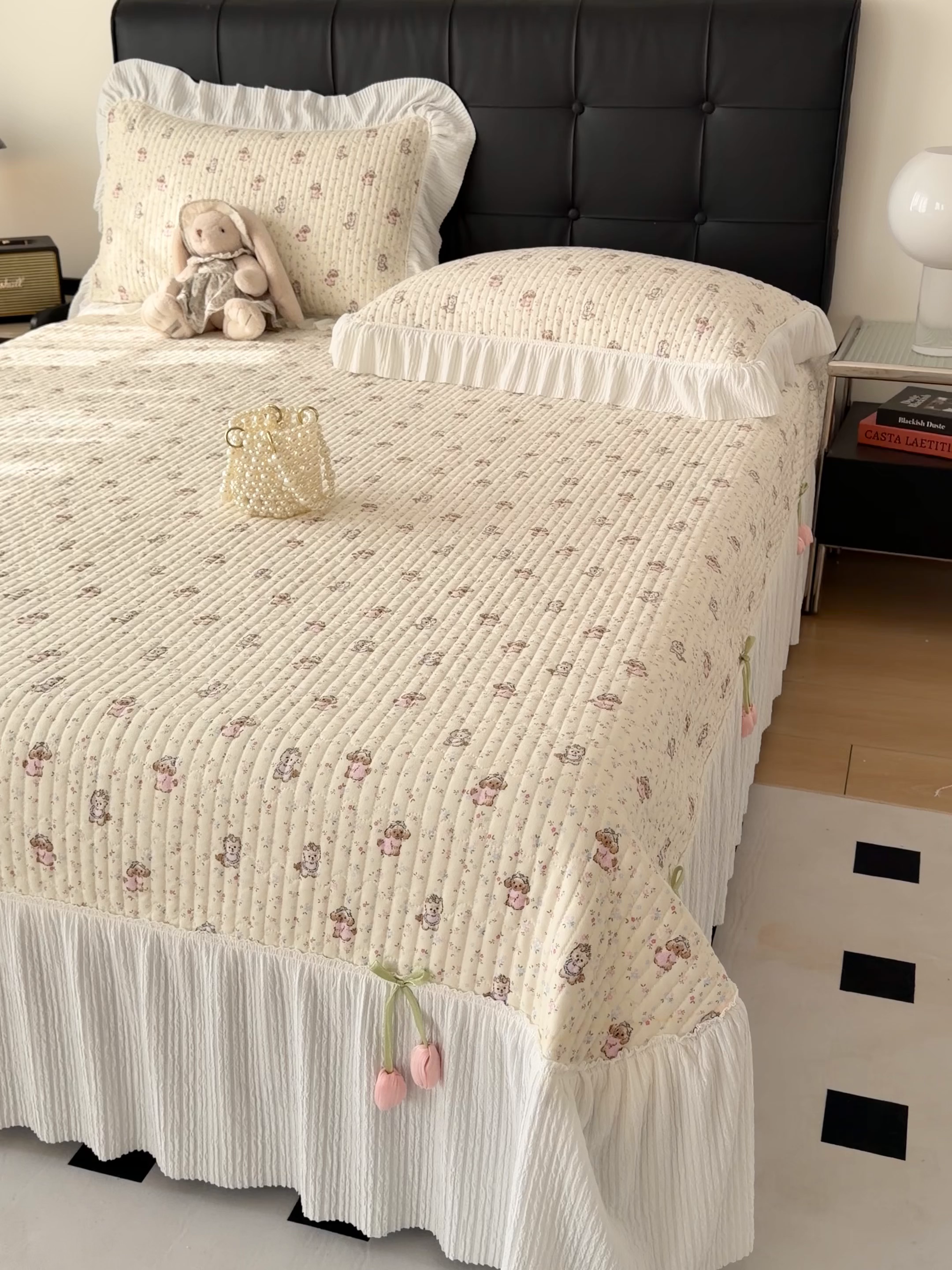 91家纺网 家纺一手货源 找家纺 花漾家居 2026新款雪尼尔雪纺蕾丝大花边床盖单品床盖单件三件套 甜心小狗