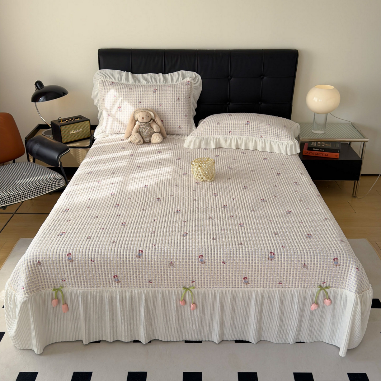 91家纺网 家纺一手货源 找家纺 花漾家居 2026新款雪尼尔雪纺蕾丝大花边床盖单品床盖单件三件套 樱桃小兔