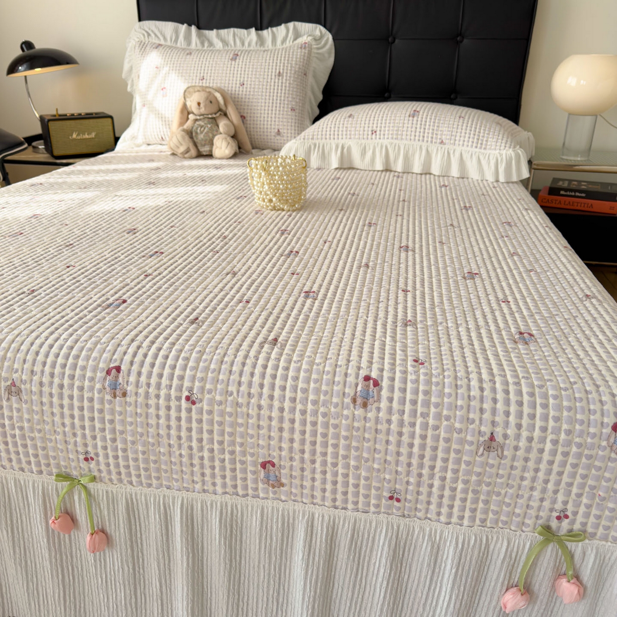 91家纺网 家纺一手货源 找家纺 花漾家居 2026新款雪尼尔雪纺蕾丝大花边床盖单品床盖单件三件套 樱桃小兔