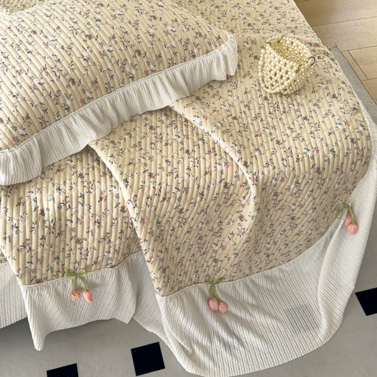 91家纺网 家纺一手货源 找家纺 花漾家居 2026新款雪尼尔雪纺蕾丝大花边床盖单品床盖单件三件套 幽兰月色