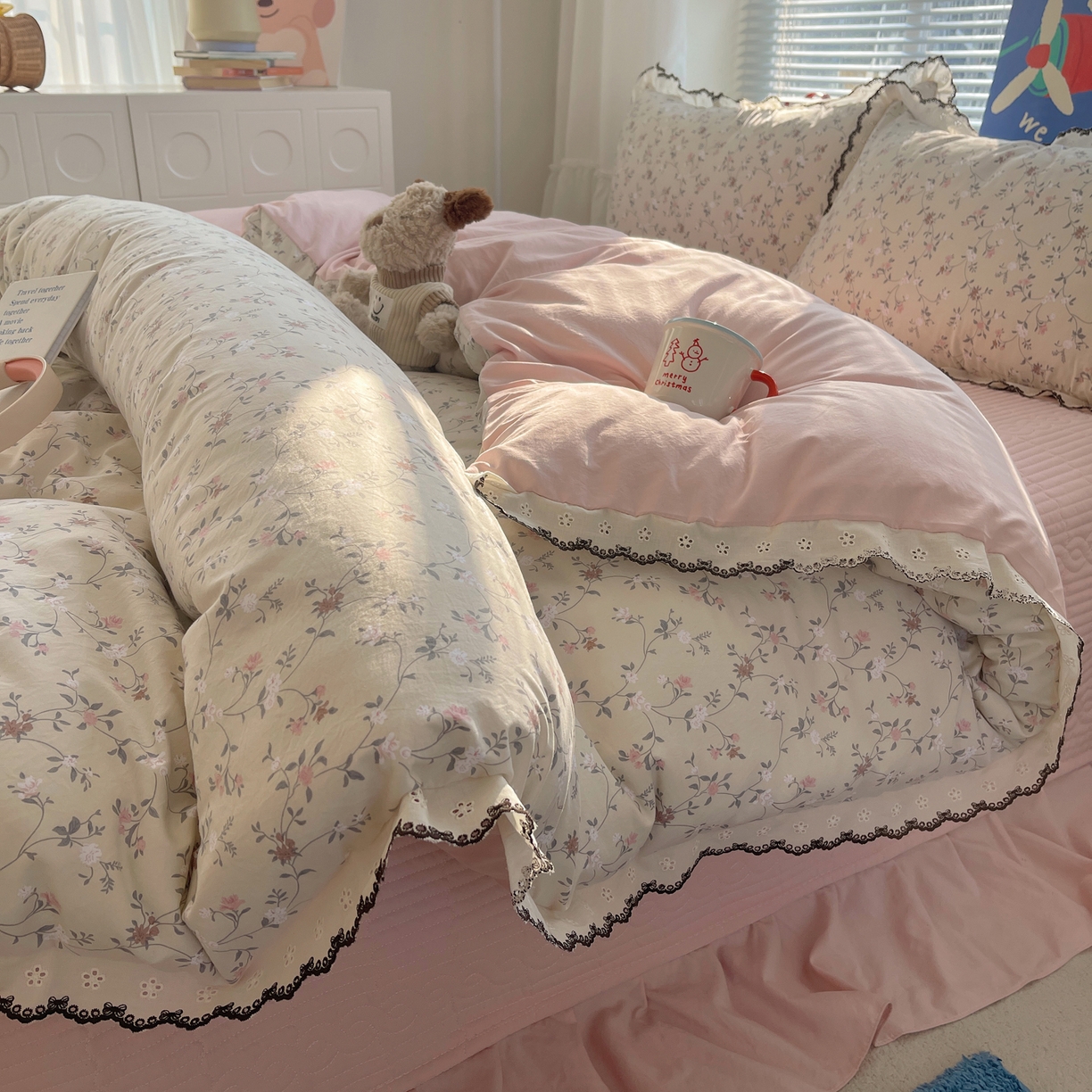 91家纺网 家纺一手货源 找家纺 花漾家居 2026小红书推荐款小清新刺绣花边款床单床盖款四件套新款 甜心花径